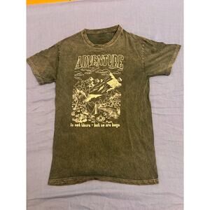 Maurices Adventues is out there... T-shirt Women's S Green Adventure Graphic Tee